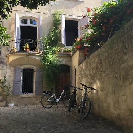 Zen Arena -chambre D'hotes De Charme A Cote Des Arenes Bed & Breakfast